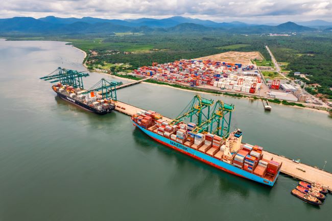 Porto Itapoá se tornará pioneiro no Brasil ao integrar créditos de carbono em suas operações portuárias