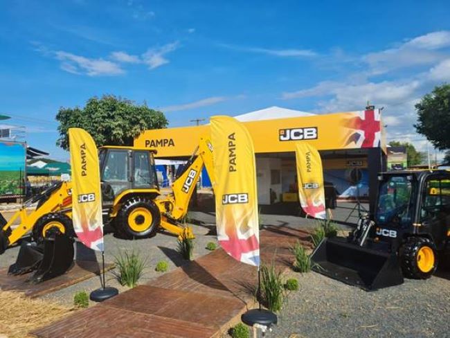 Grupo Pampa destaca as máquinas-chave do seu portfólio da JCB na DINETEC 2024