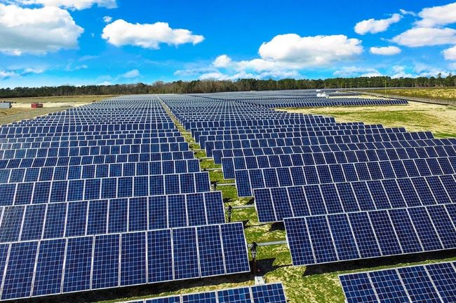 Imposição de impostos sobre equipamentos solares ameaça R$ 69 bilhões em investimentos e a criação de 540 mil novos empregos verdes no Brasil