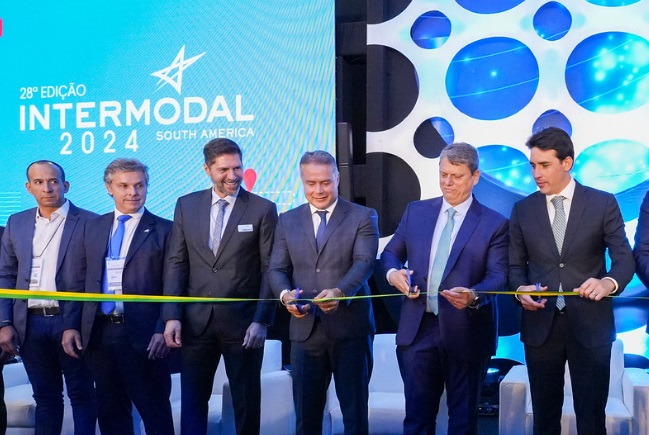 “Saltos enormes podem ser alcançados por meio de investimentos tanto públicos quanto privados em infraestrutura”