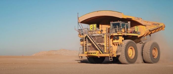 Komatsu conclui a entrega do 700º caminhão autônomo para operações em minas