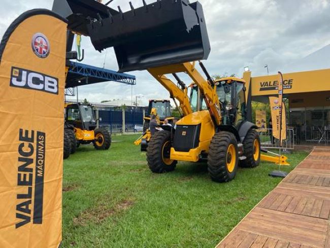 Valence Máquinas apresenta os principais produtos do portfólio JCB na FEMEC 2024