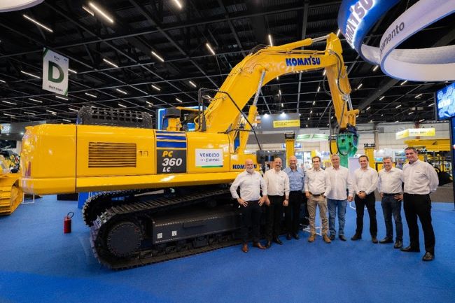 Lançamento na M&T, PC360LC-8M2, da Komatsu, tem 25 máquinas vendidas para a Armac