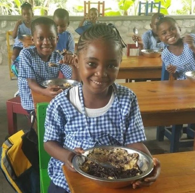 Campanha de colaboradores da Voith celebra o Dia da Terra de 2024 com doações para crianças do Haiti