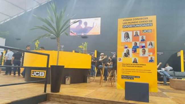 JCB apresenta iniciativas para atrair novos talentos na Agrishow 2024