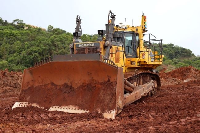 Komatsu discute sistemas autônomos e telerremotos em palestras diárias na M&T Expo 2024
