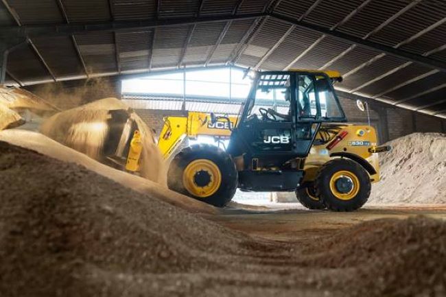 JCB destaca suas máquinas em principais feiras do agronegócio durante o mês de agosto