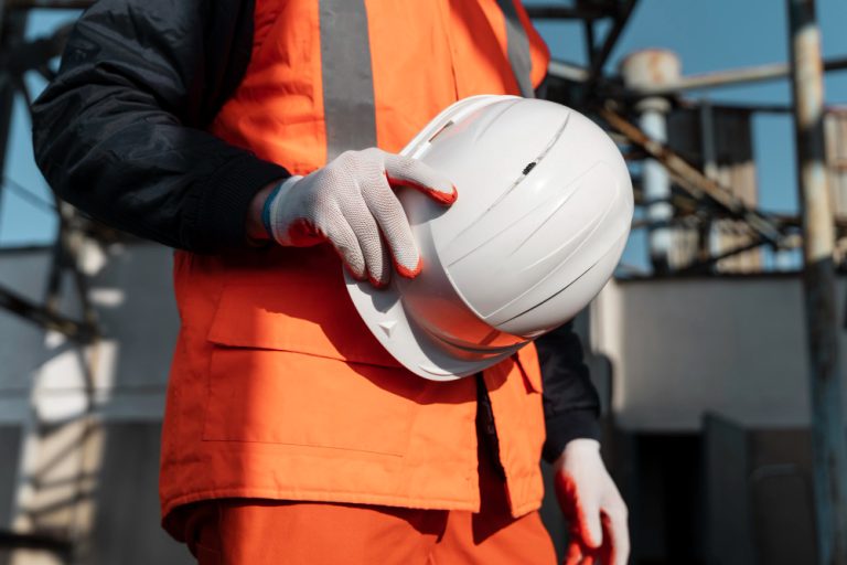 Número de acidentes no trabalho alerta para uso adequado de EPI
