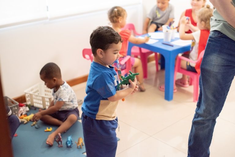 Instituto CMPC inicia programa Criando e Crescendo para fortalecer vínculos familiares