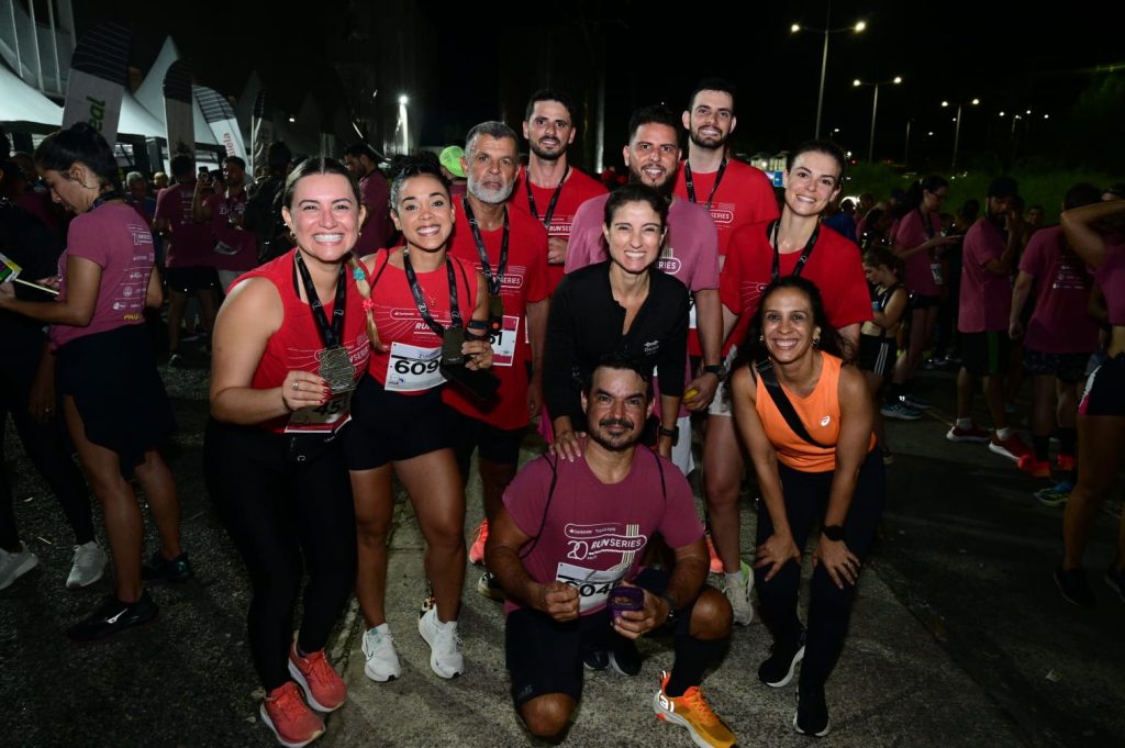 Colaboradores da Bracell Papéis participam da Track&Field Run Series em Salvador no dia 13/10