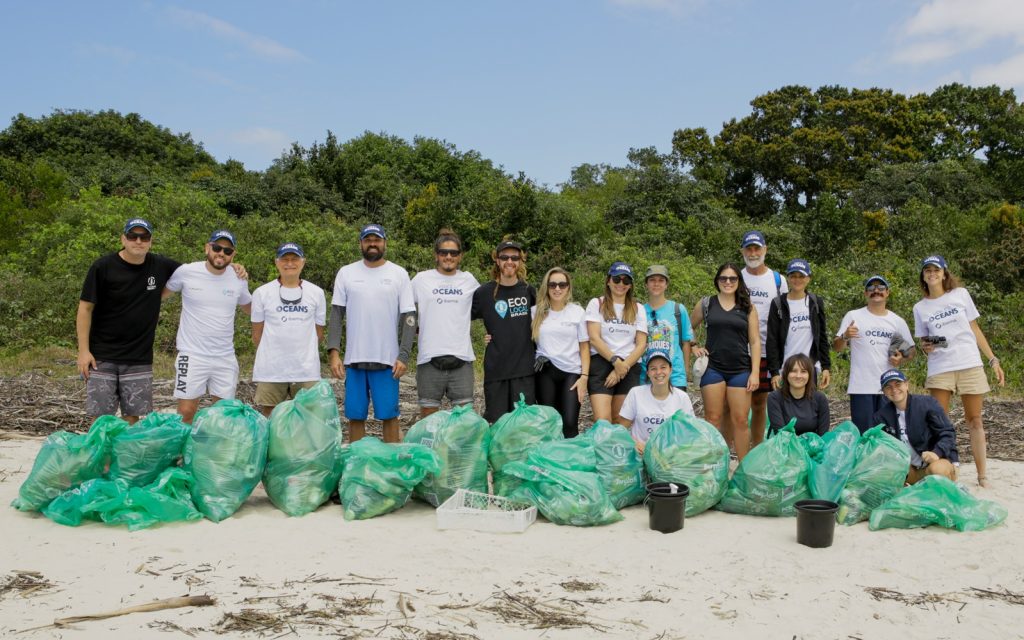 Mutirão organizado por Ibema e Voz dos Oceanos recolhe mais de 140 quilos de lixo no litoral do Paraná