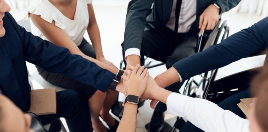 Liderança sem ego e aberta ao diálogo impulsiona inovação em equipes