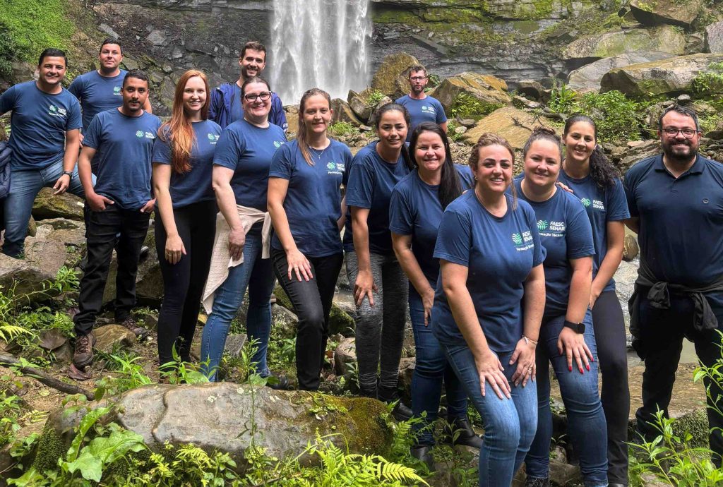Turma do Curso Técnico em Florestas conhece produção florestal
