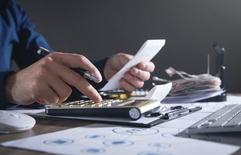 Economia aquecida, câmbio alto e incertezas fiscais: por que o Copom deverá aumentar a Selic em 1 p.p. amanhã?