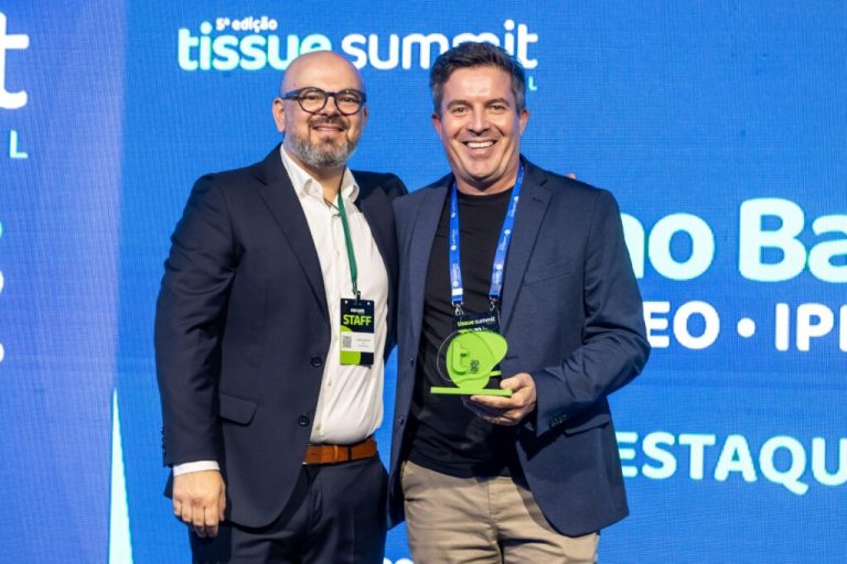 Luciano Barboza, da IPEL, é reconhecido como CEO Destaque em evento nacional do setor Tissue