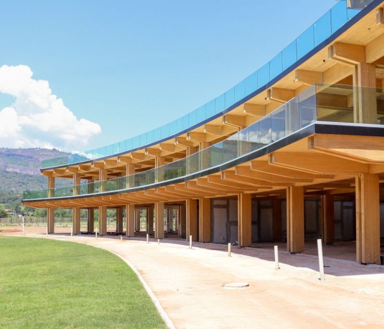 Atibaia recebe o Open Mall Praça Pitiguari, empreendimento sustentável, com o maior volume de madeira engenheirada da América Latina
