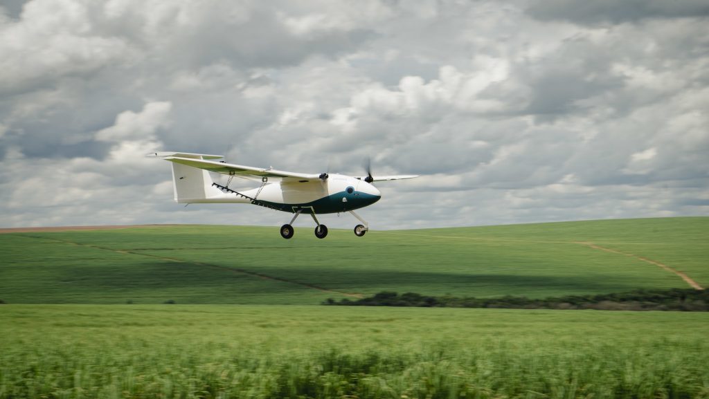 Synerjet expõe avião agrícola autônomo durante a Agrishow 2025