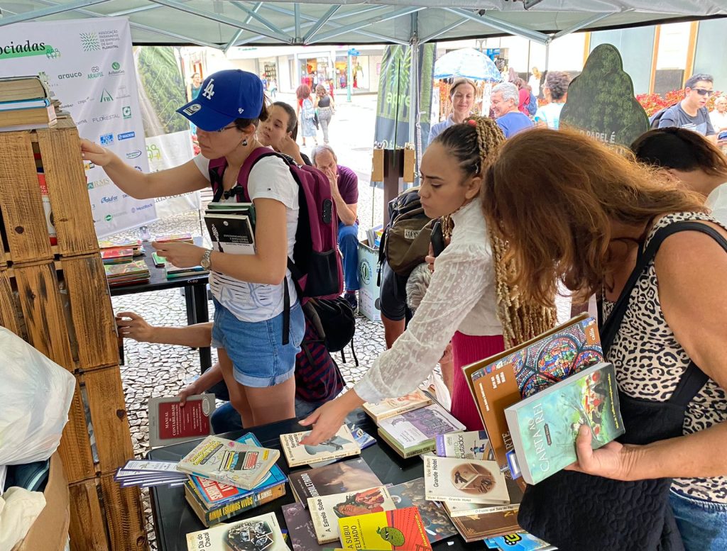 Curitiba celebra o Dia Mundial do Livro com cultura, economia circular e sustentabilidade