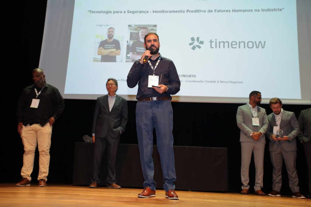 Timenow implementa projeto de segurança industrial com tecnologia de monitoramento preditivo do fator humano