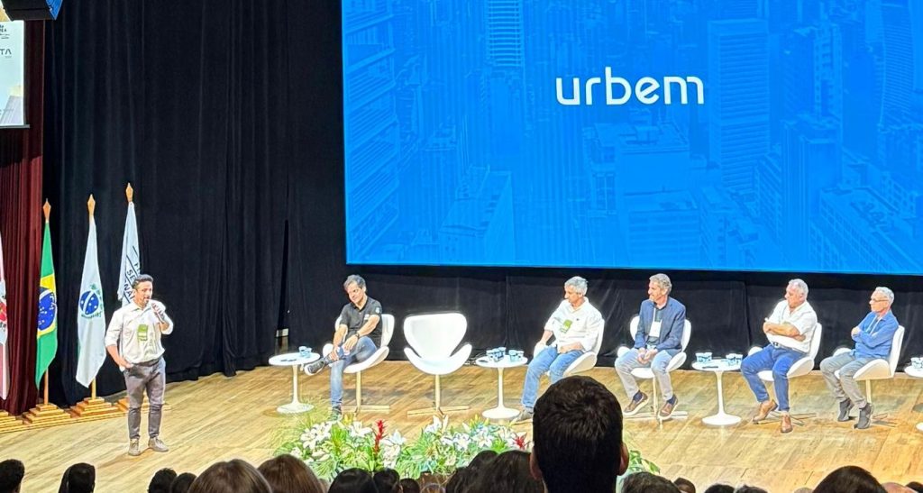 EBRAMEM 2025: Felipe Icimoto discute o futuro da construção civil com sustentabilidade e inovação em roda de conversa sobre madeira engenheirada