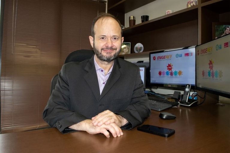Empresa paranaense firma parceria ‘Thunder’ com a Schneider Electric para fabricação de painéis primários