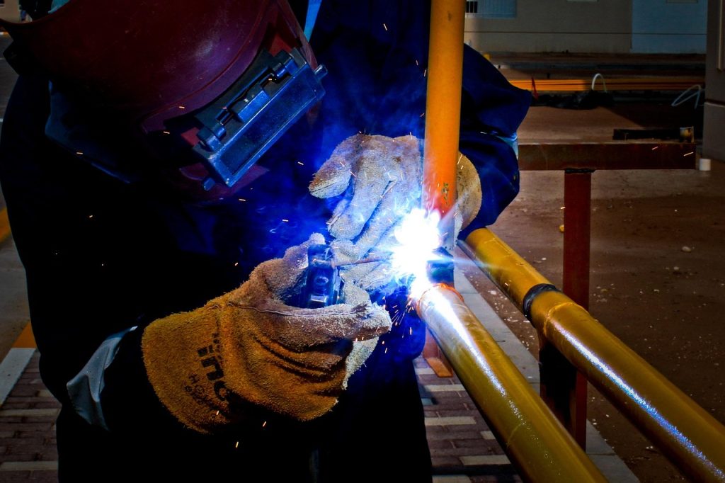 Setor industrial cria 200 mil empregos com carteira assinada nos primeiros 5 meses de 2025