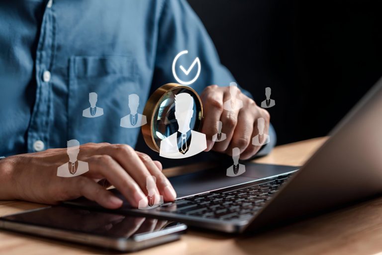 Inteligência Artificial reduz tempo de recrutamento de dias para minutos e transforma processos seletivos no Brasil