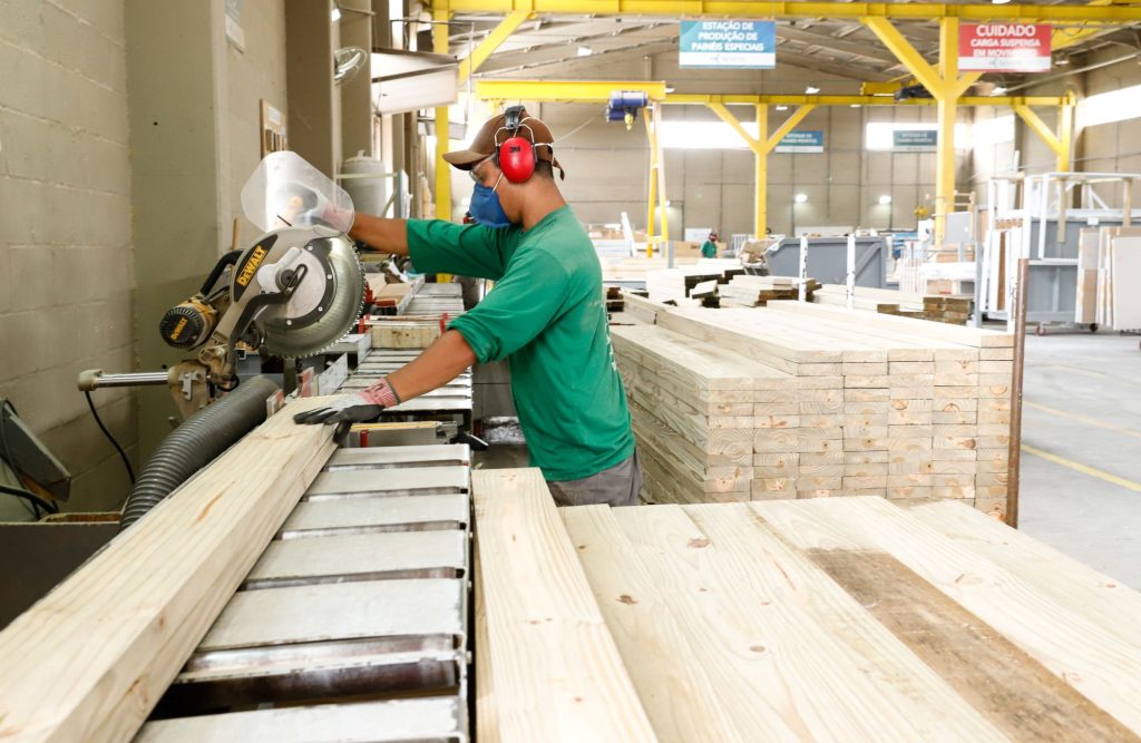 Tecpar lidera iniciativa inédita de certificação nacional da madeira engenheirada