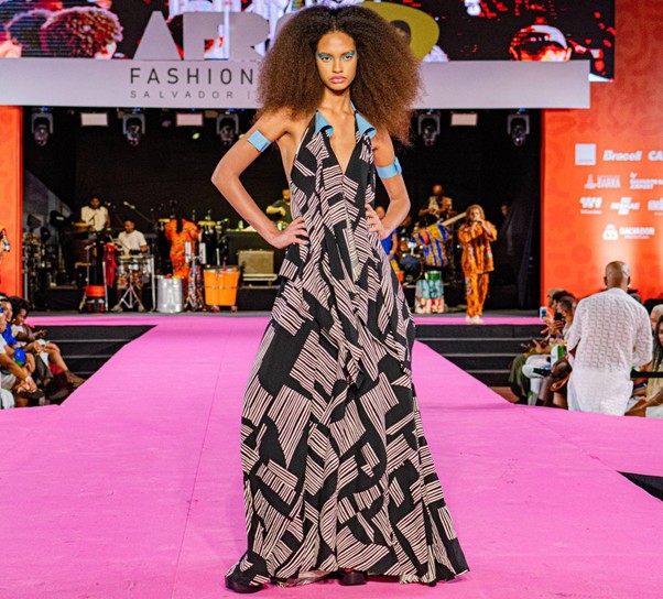 Bracell enaltece a força da diversidade ao participar do maior desfile de moda negra do Brasil
