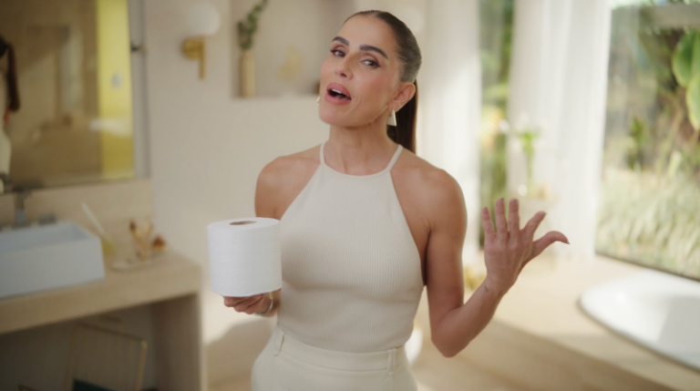 Neve reforça novo posicionamento sobre cuidado em campanha estrelada por Deborah Secco