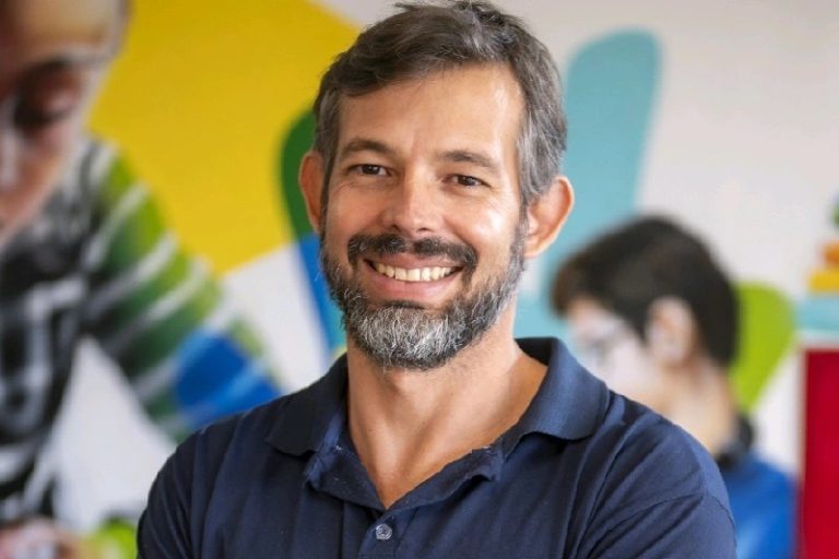 Internalizar ou contratar? O dilema da IA nas empresas