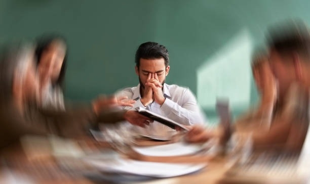 Empresas entram na era do compliance emocional: saúde mental no trabalho deixa de ser bônus e vira exigência