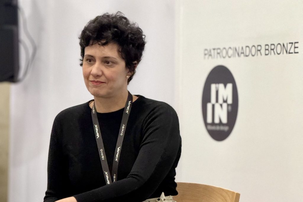 Ana Belizário participa do WoodDay 2025 e destaca os avanços da madeira engenheirada