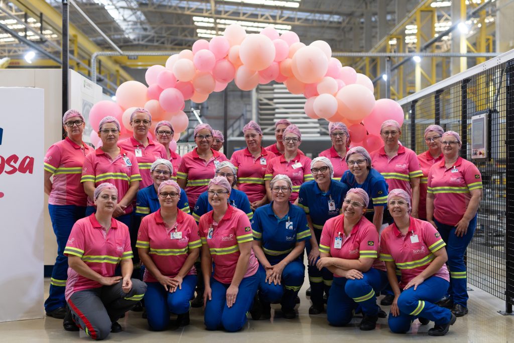 Fábrica da Softys Sepac inaugura “Linha Rosa” com setores conduzidos exclusivamente por mulheres