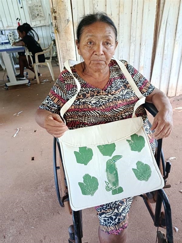 Parceria entre Suzano, Sebrae e Senai leva curso de costura criativa para comunidade indígena Ofaié