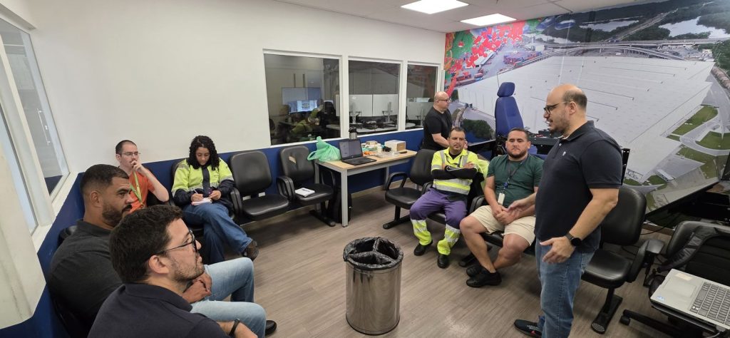 Suzano adota simulador de realidade virtual para treinar operadores portuários em Santos (SP)